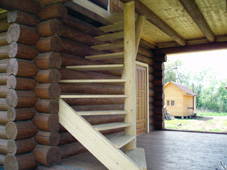 Строительство: сруб дома в деревне Кузьминское, близ п Барыбино (лестница в бане)